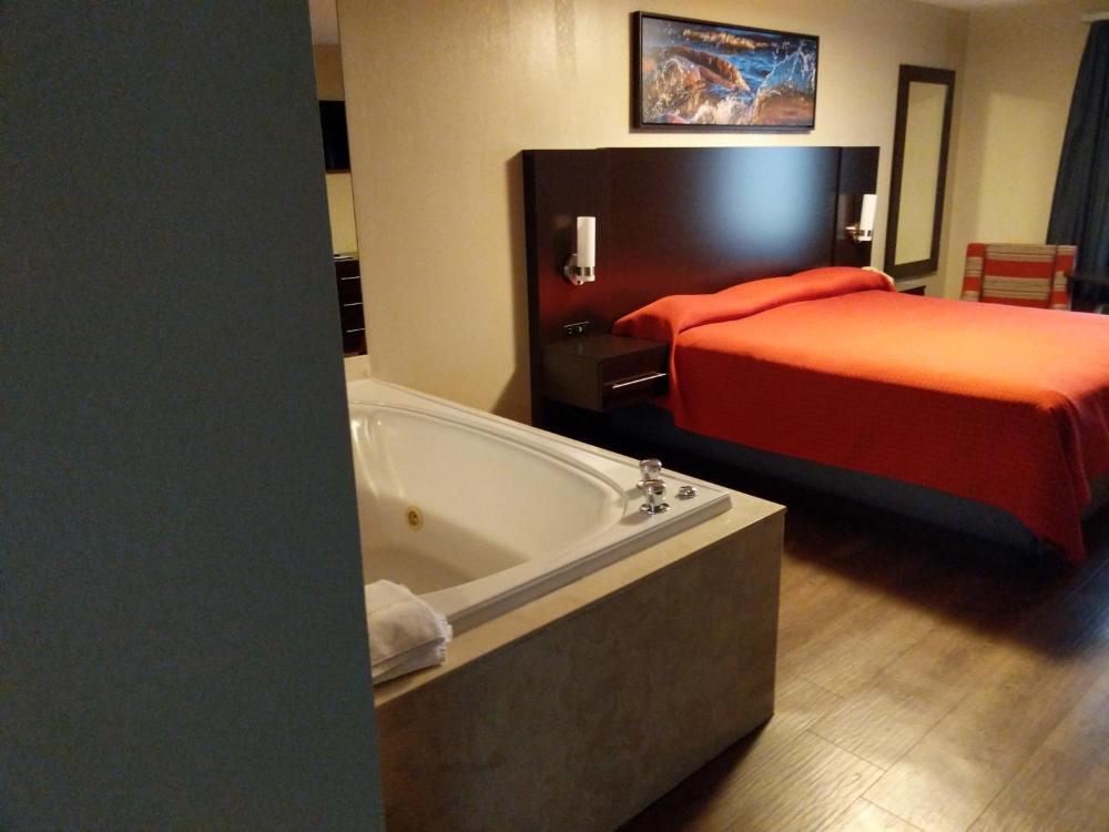 King Suite with Spa Bath interior